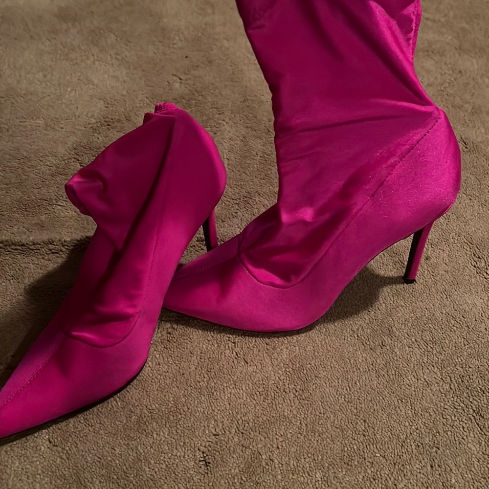 PINK BOOTS!